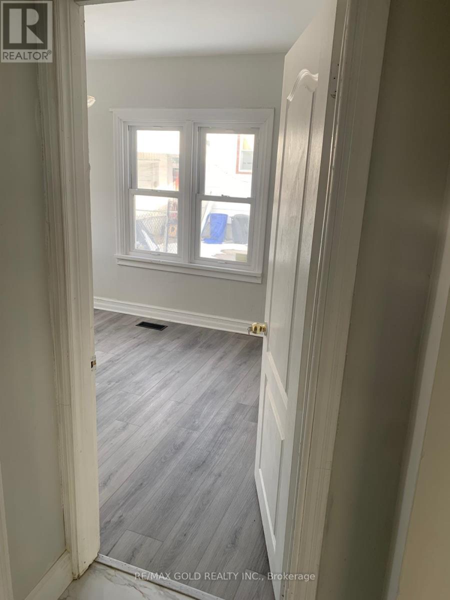 323 Queens Street, Halton Hills, Ontario L7J 1R1 - Photo 15 - W12628318