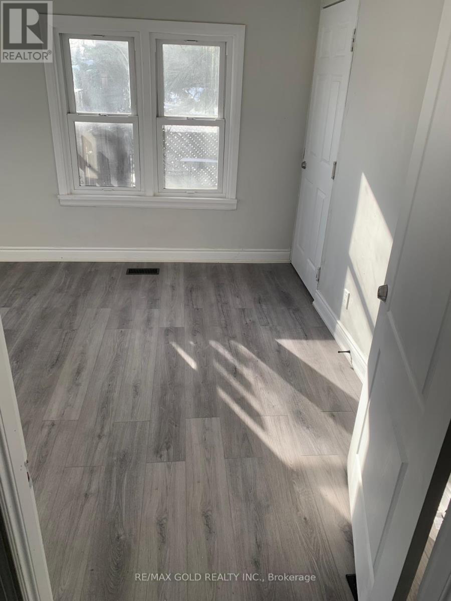 323 Queens Street, Halton Hills, Ontario L7J 1R1 - Photo 13 - W12628318