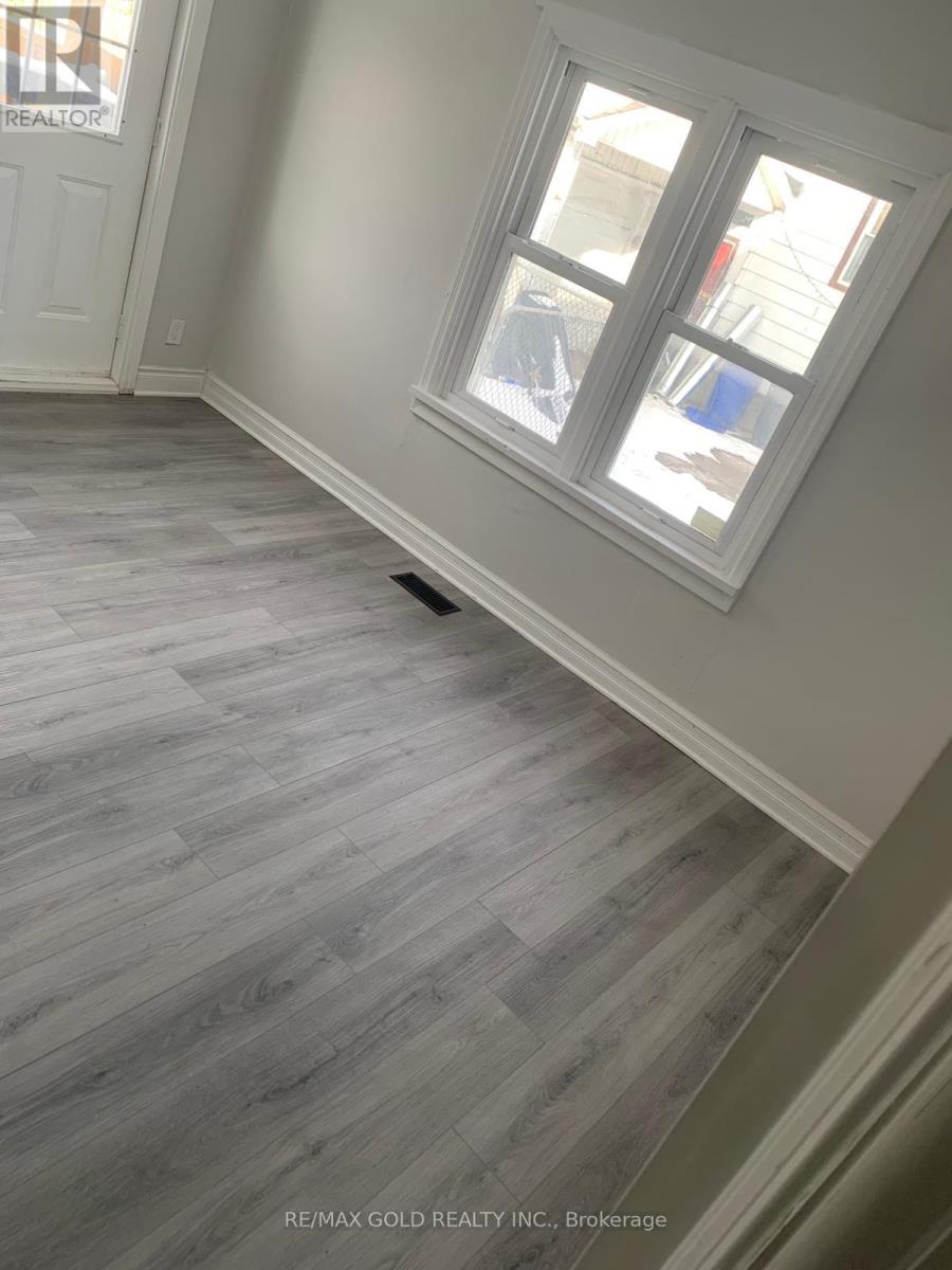 323 Queens Street, Halton Hills, Ontario L7J 1R1 - Photo 16 - W12628318