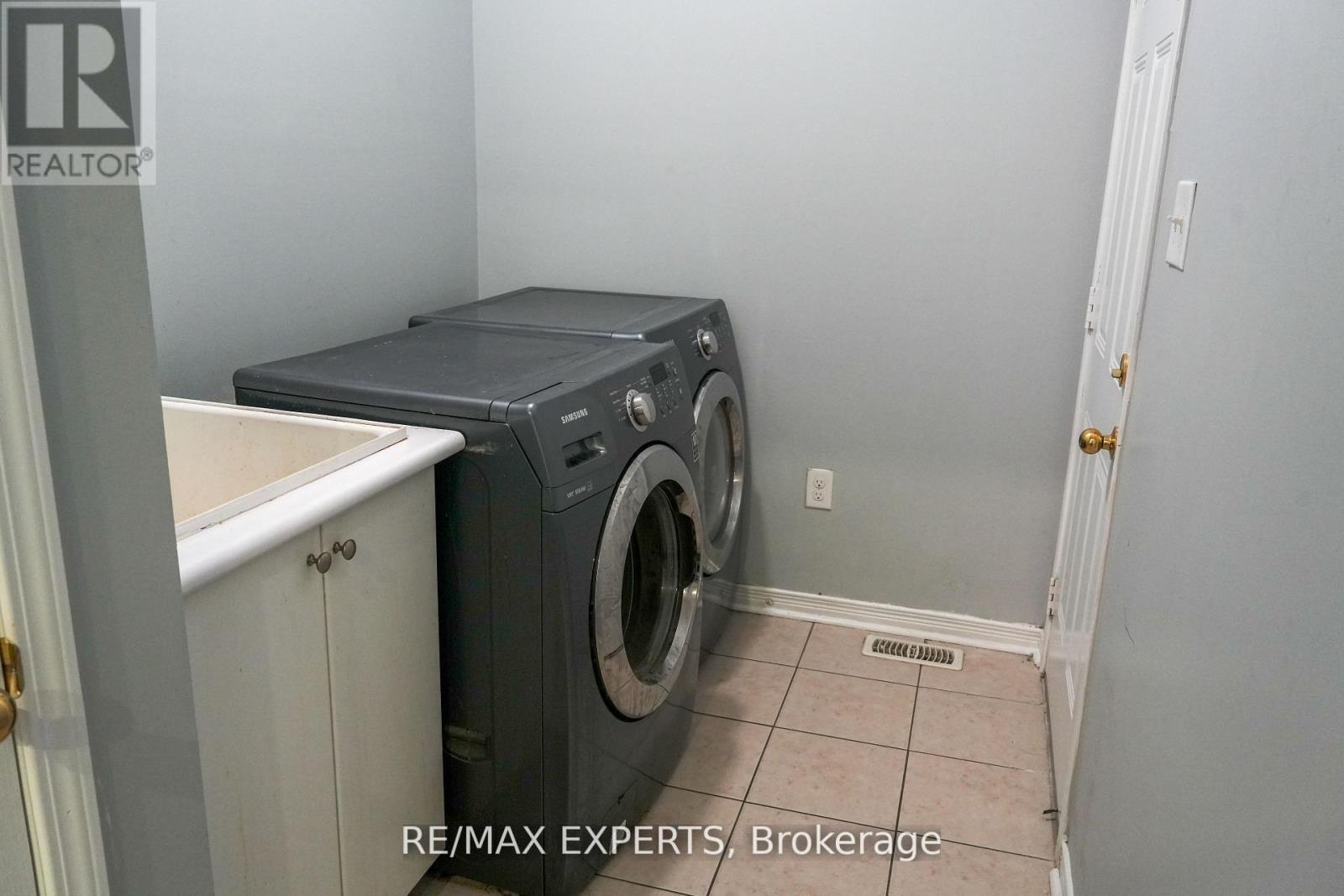 63 Haviland Circle, Brampton, Ontario  L6R 0T7 - Photo 11 - W12629586