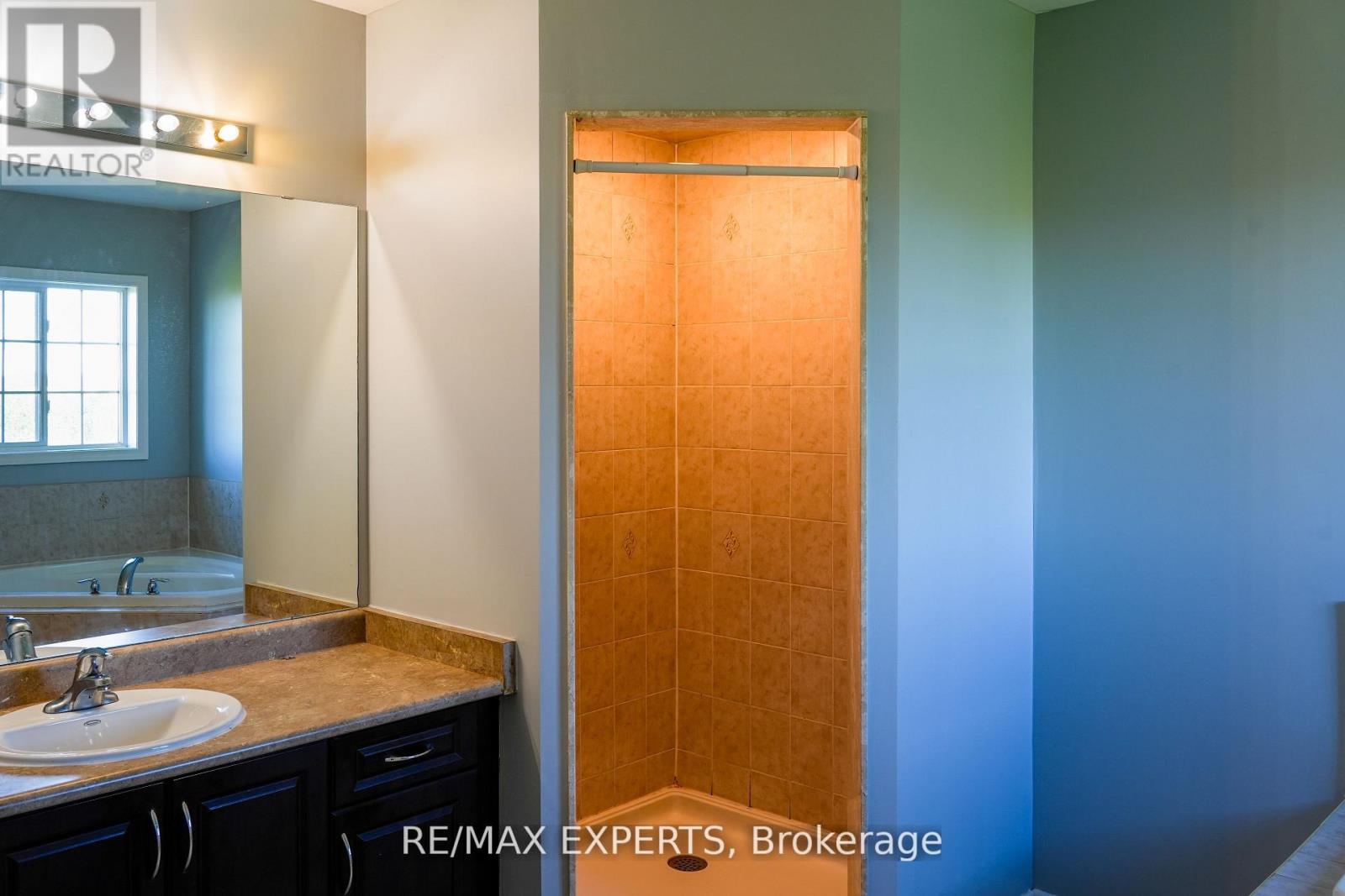 63 Haviland Circle, Brampton, Ontario  L6R 0T7 - Photo 5 - W12629586