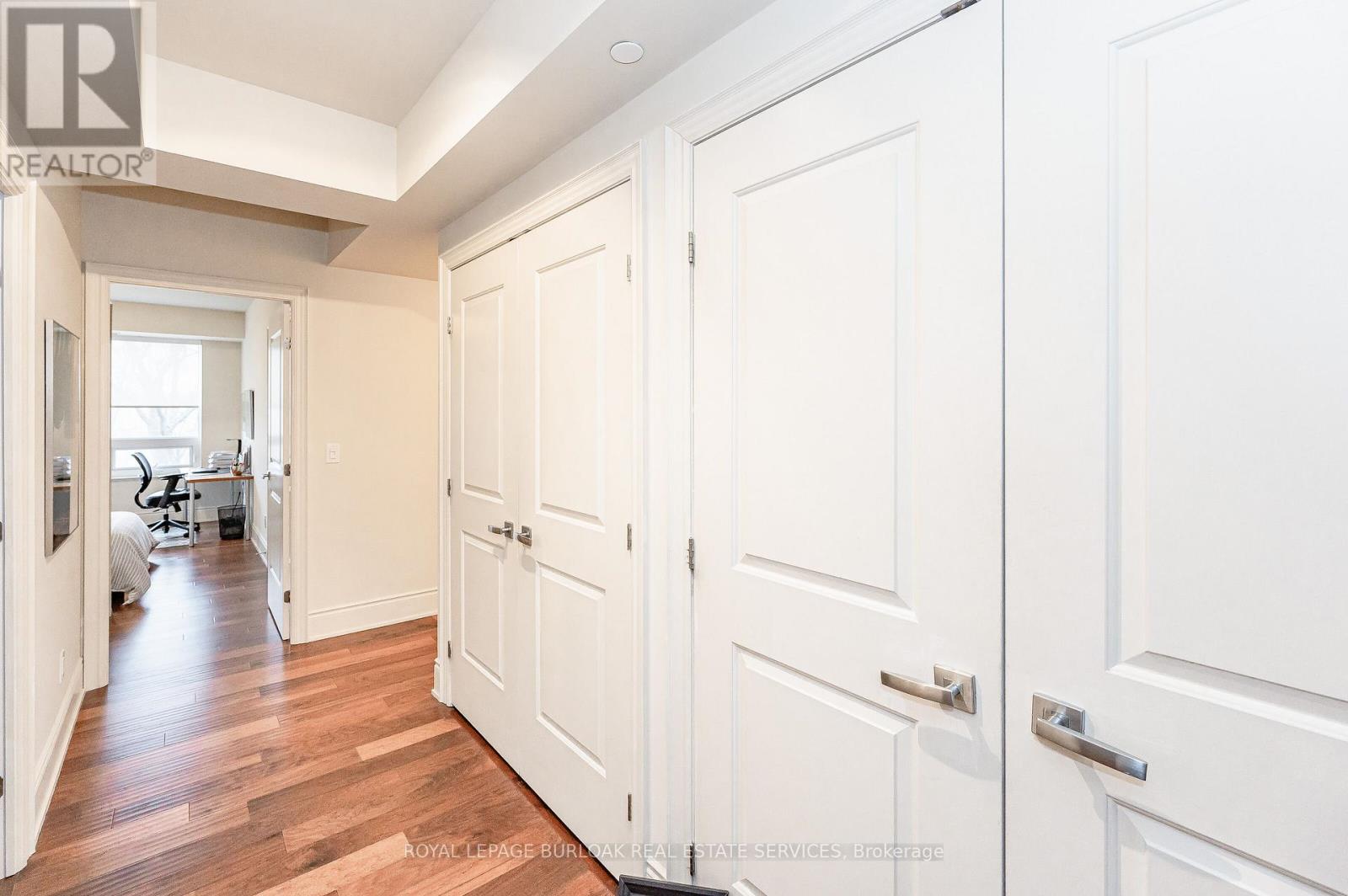 503 - 3500 Lakeshore Road W, Oakville, Ontario  L6L 0B4 - Photo 4 - W12629604