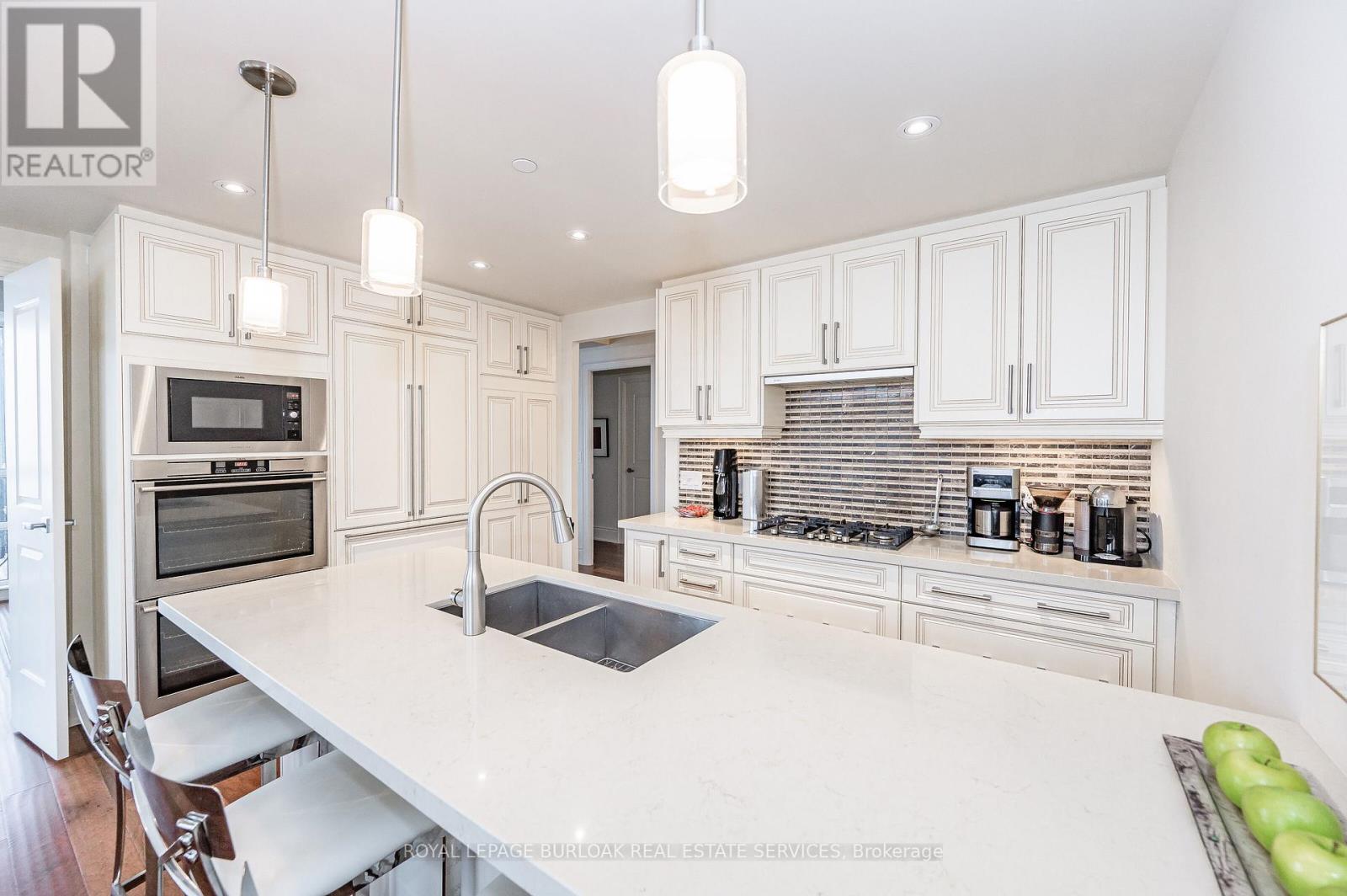 503 - 3500 Lakeshore Road W, Oakville, Ontario  L6L 0B4 - Photo 7 - W12629604