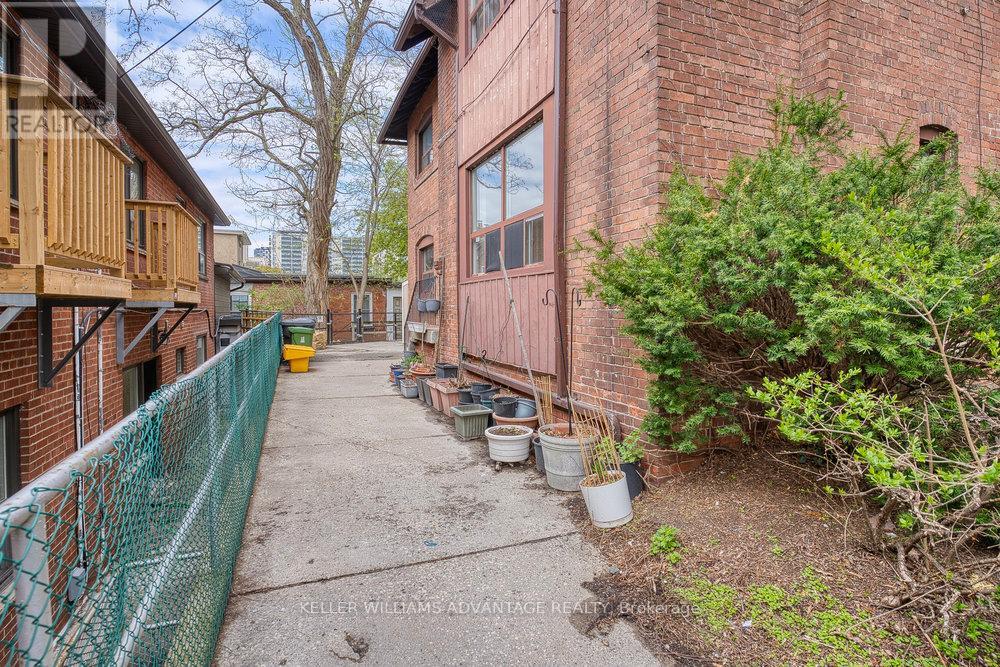 24 Indian Road Crescent, Toronto, Ontario  M6P 2G1 - Photo 5 - W12629618