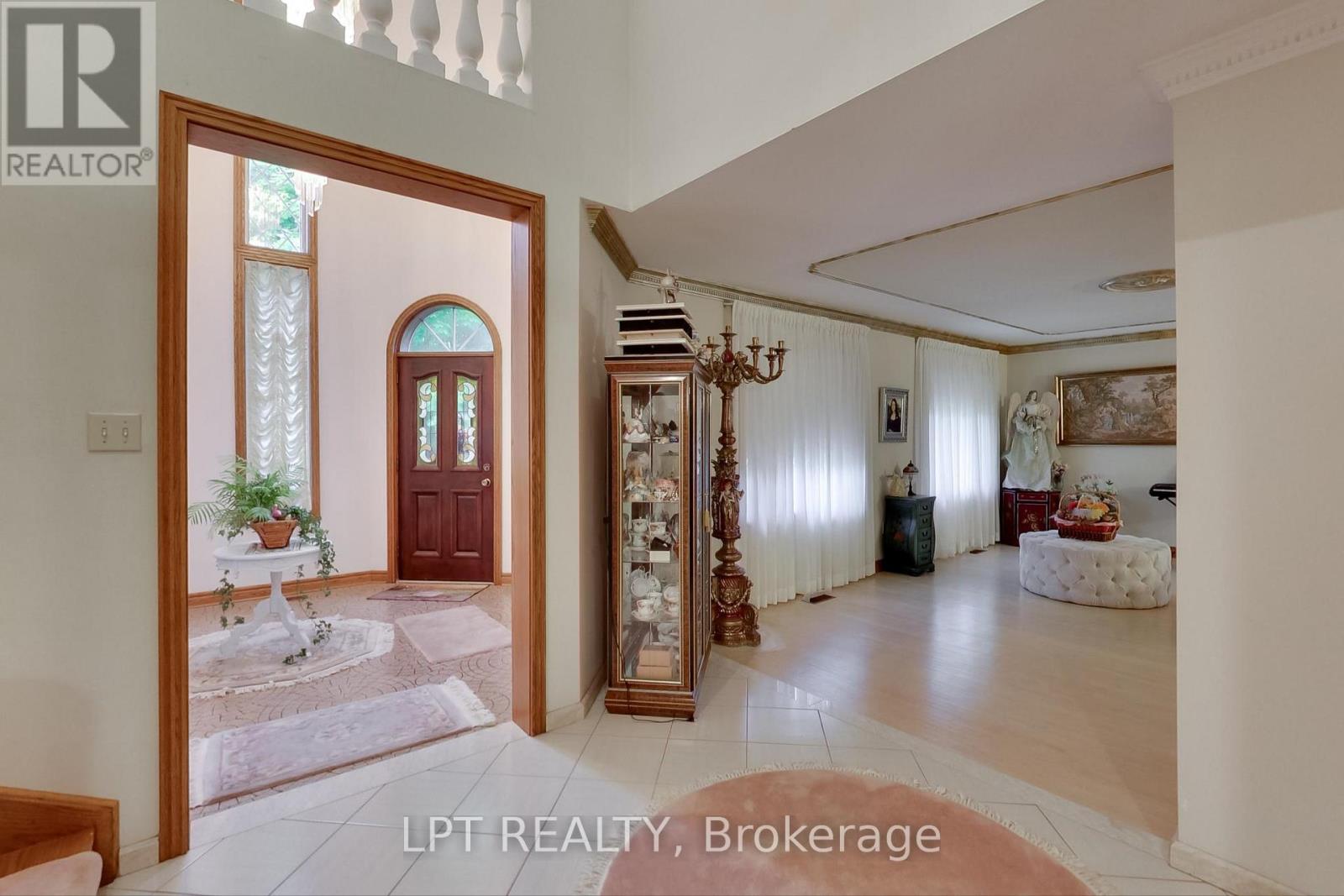 6 Fenton Way, Brampton, Ontario  L6P 0P5 - Photo 12 - W12629622