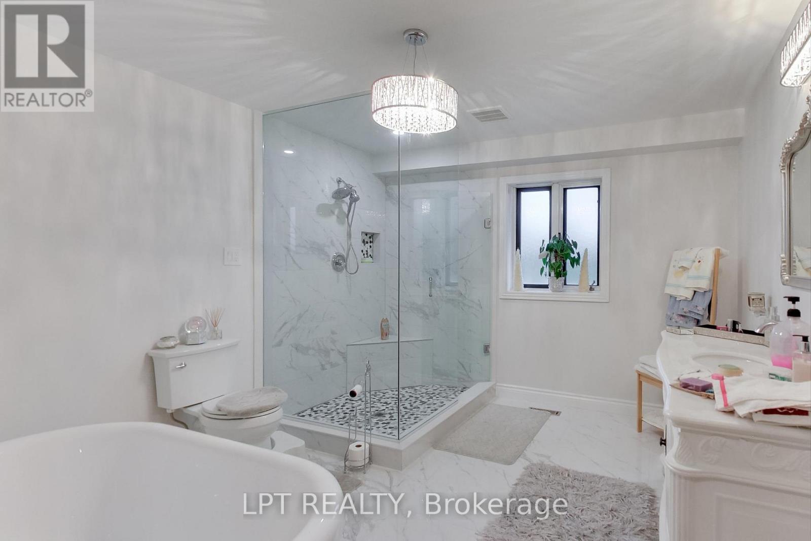 6 Fenton Way, Brampton, Ontario  L6P 0P5 - Photo 32 - W12629622