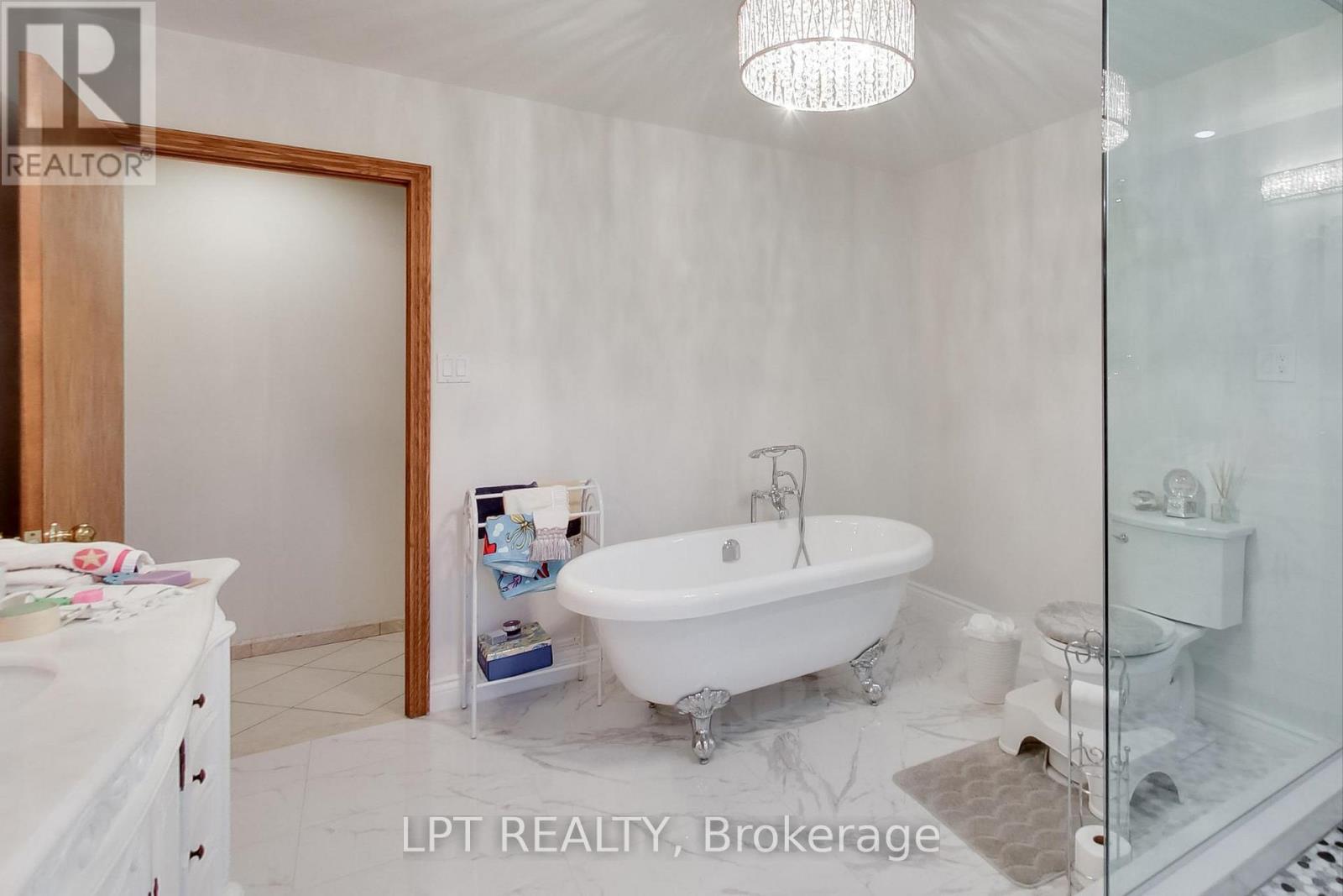 6 Fenton Way, Brampton, Ontario  L6P 0P5 - Photo 34 - W12629622