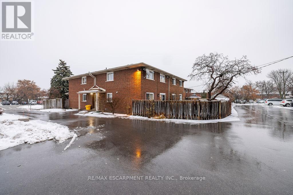 8 - 2079 MEADOWBROOK ROAD, Burlington, Ontario