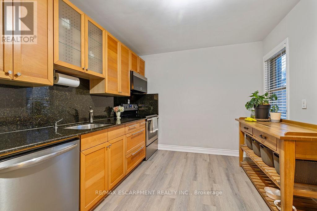 8 - 2079 Meadowbrook Road, Burlington, Ontario  L7P 2A5 - Photo 10 - W12629638