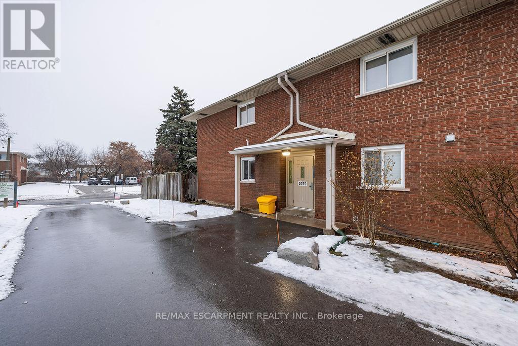 8 - 2079 Meadowbrook Road, Burlington, Ontario  L7P 2A5 - Photo 4 - W12629638