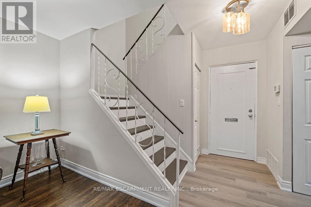 8 - 2079 Meadowbrook Road, Burlington, Ontario  L7P 2A5 - Photo 6 - W12629638