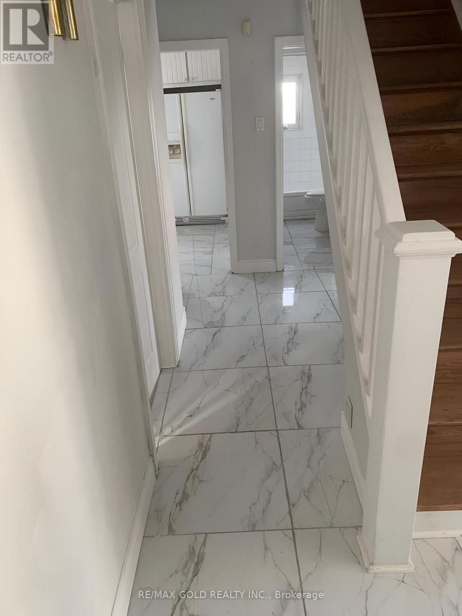 323 Queens Street, Halton Hills, Ontario L7J 1R1 - Photo 17 - W12628318