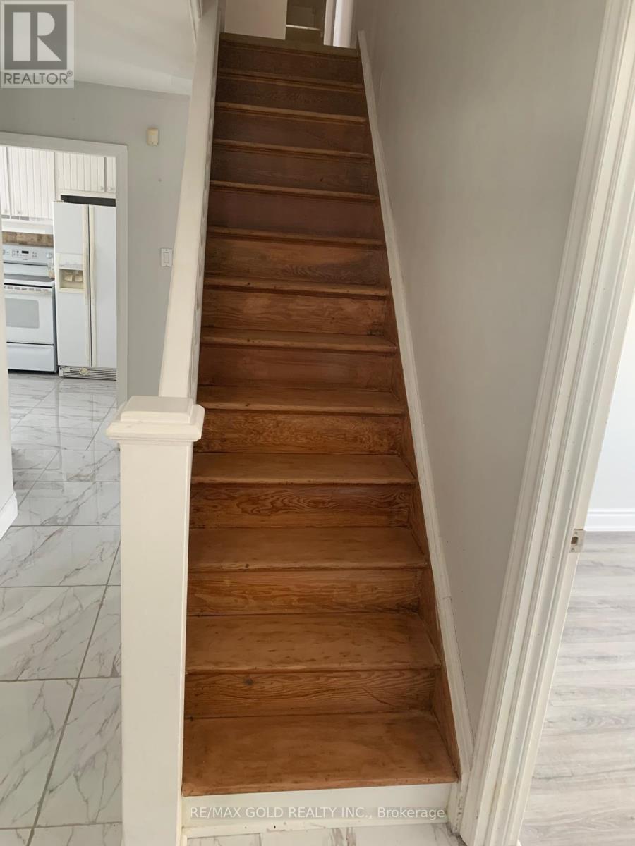 323 Queens Street, Halton Hills, Ontario L7J 1R1 - Photo 11 - W12628318