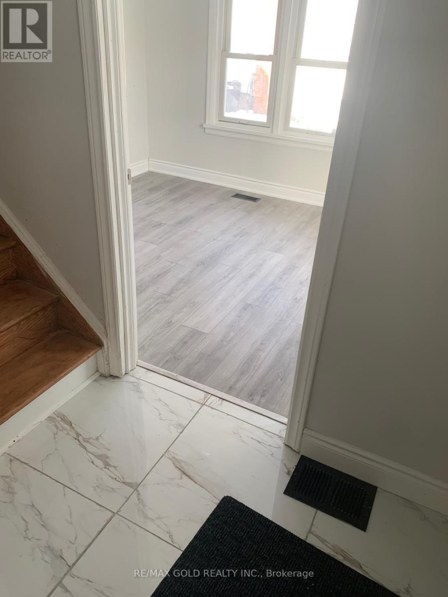 323 Queens Street, Halton Hills, Ontario L7J 1R1 - Photo 12 - W12628318