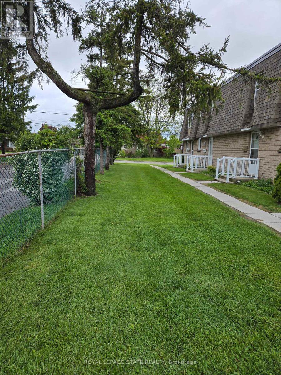 4 - 153 Limeridge Road W, Hamilton, Ontario  L9C 2V3 - Photo 2 - X12629580