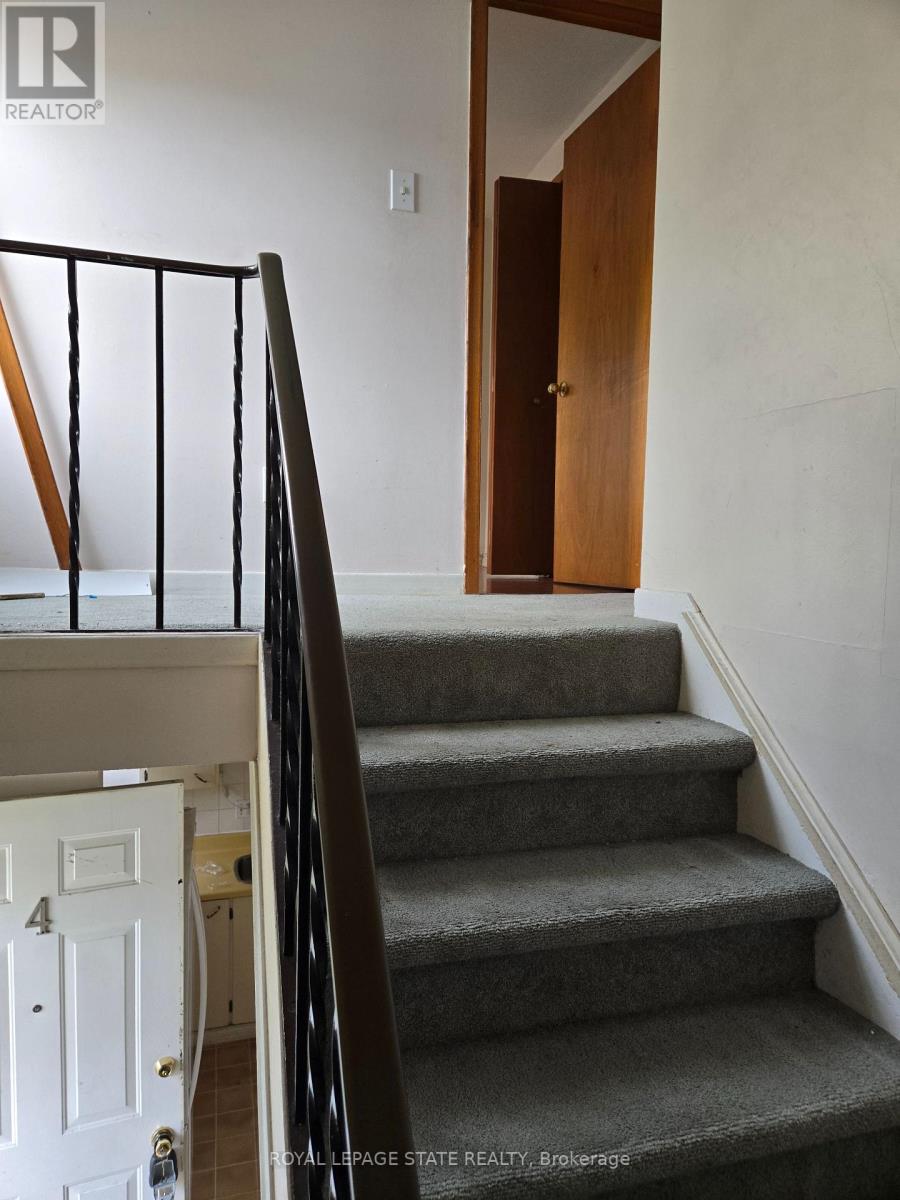 4 - 153 Limeridge Road W, Hamilton, Ontario  L9C 2V3 - Photo 7 - X12629580