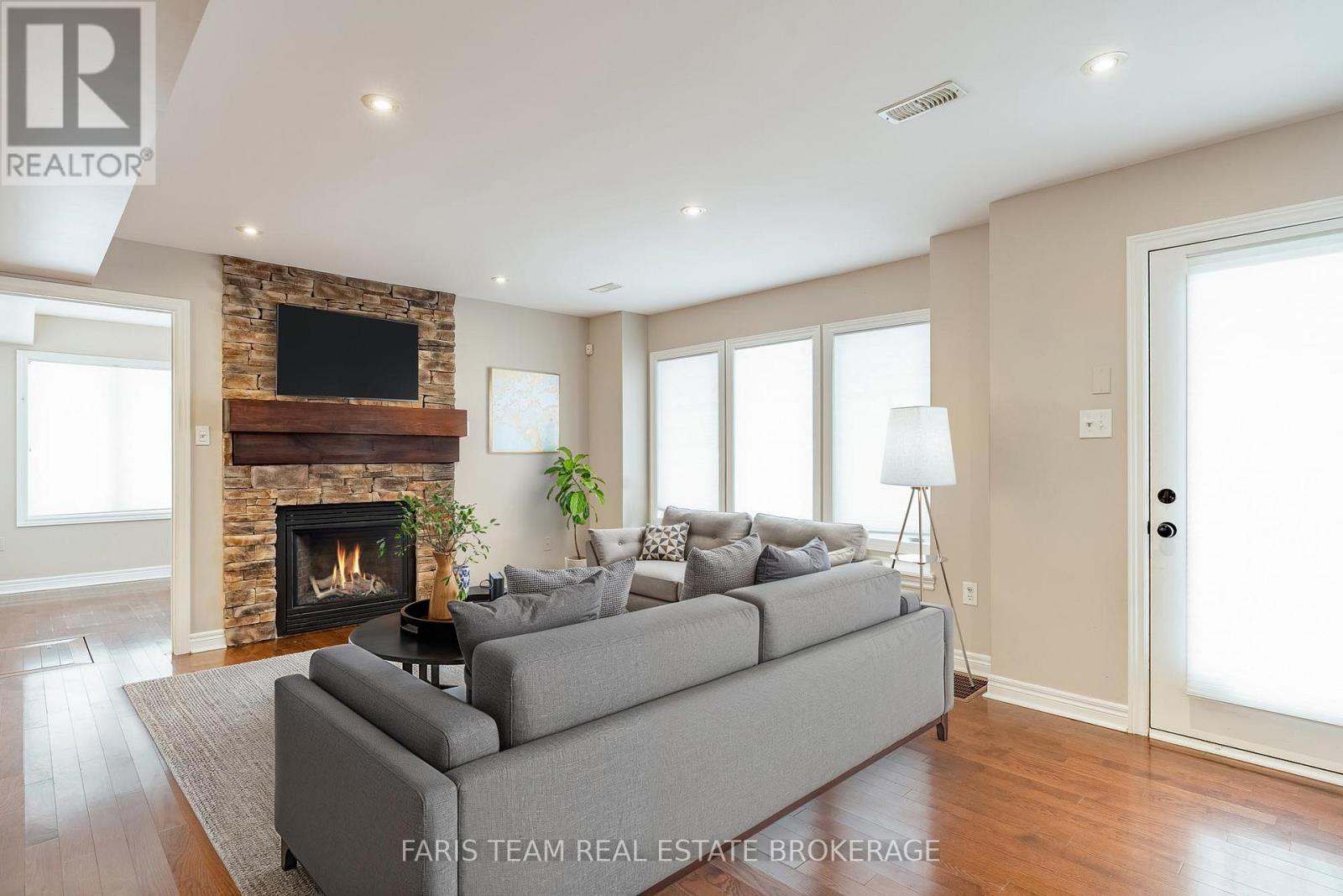 44 Marina Village Drive, Georgian Bay, Ontario  L0K 1S0 - Photo 11 - X12629598