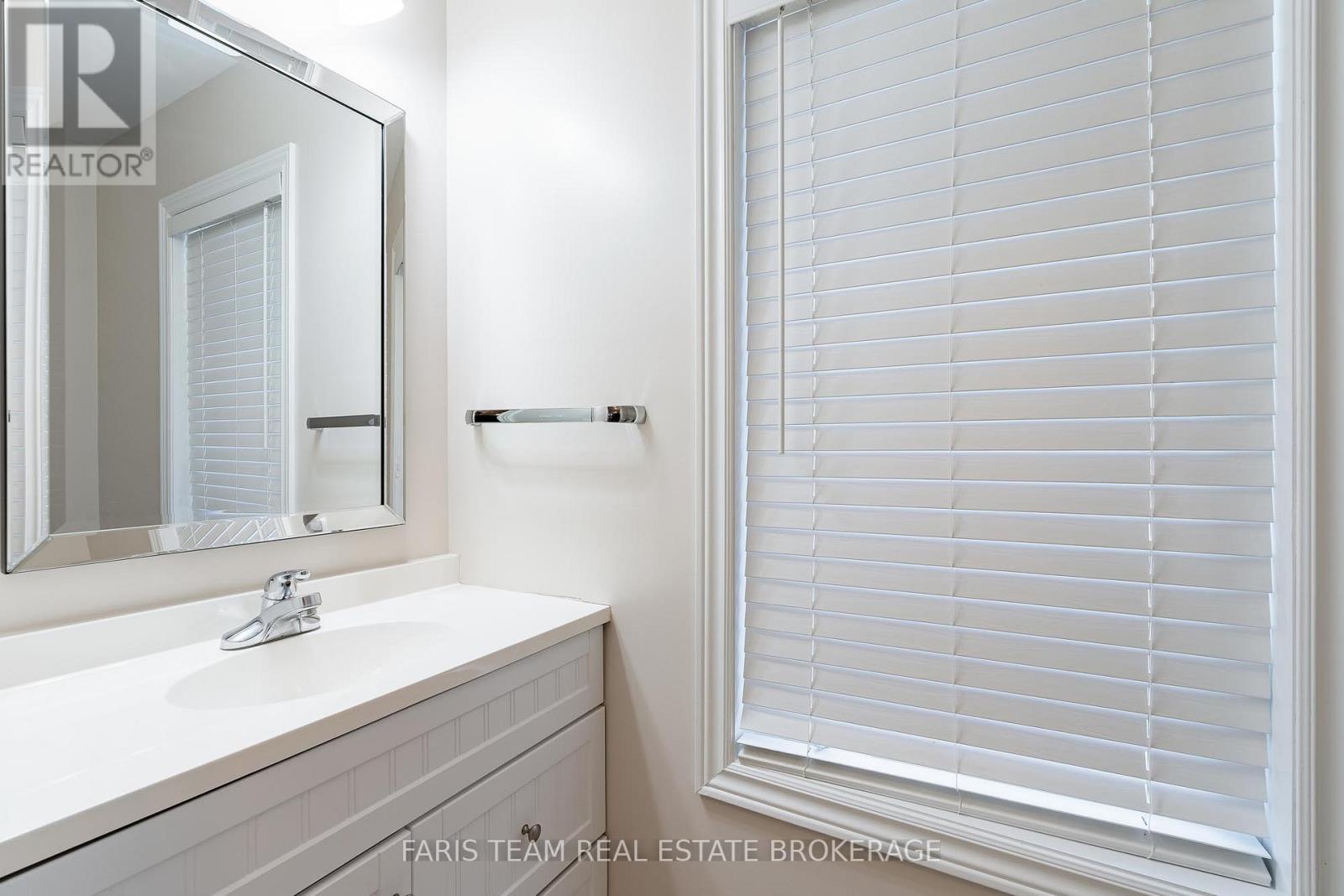 44 Marina Village Drive, Georgian Bay, Ontario  L0K 1S0 - Photo 19 - X12629598