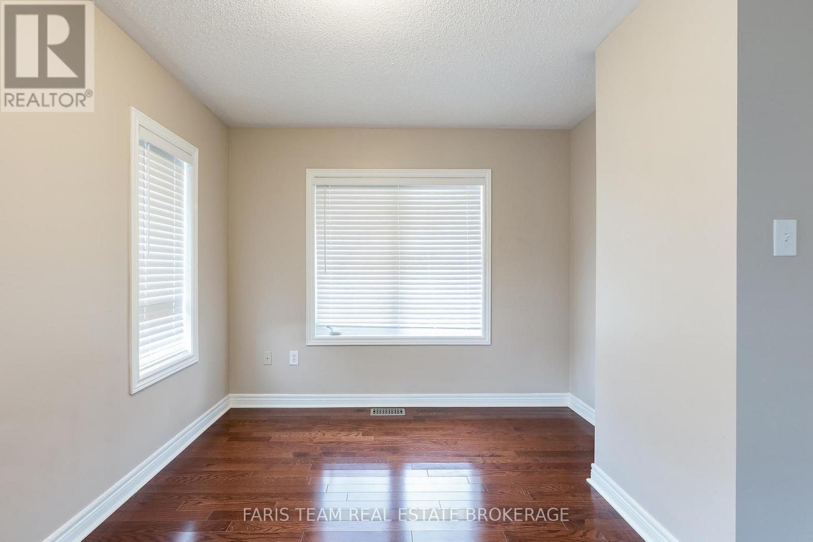 44 Marina Village Drive, Georgian Bay, Ontario  L0K 1S0 - Photo 25 - X12629598