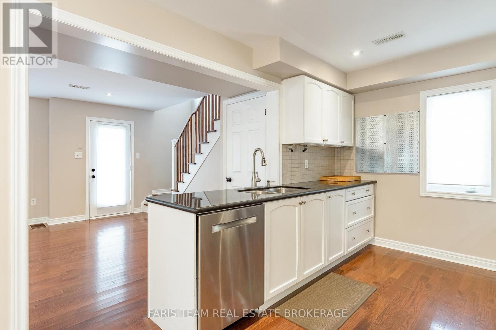 44 Marina Village Drive, Georgian Bay, Ontario  L0K 1S0 - Photo 3 - X12629598