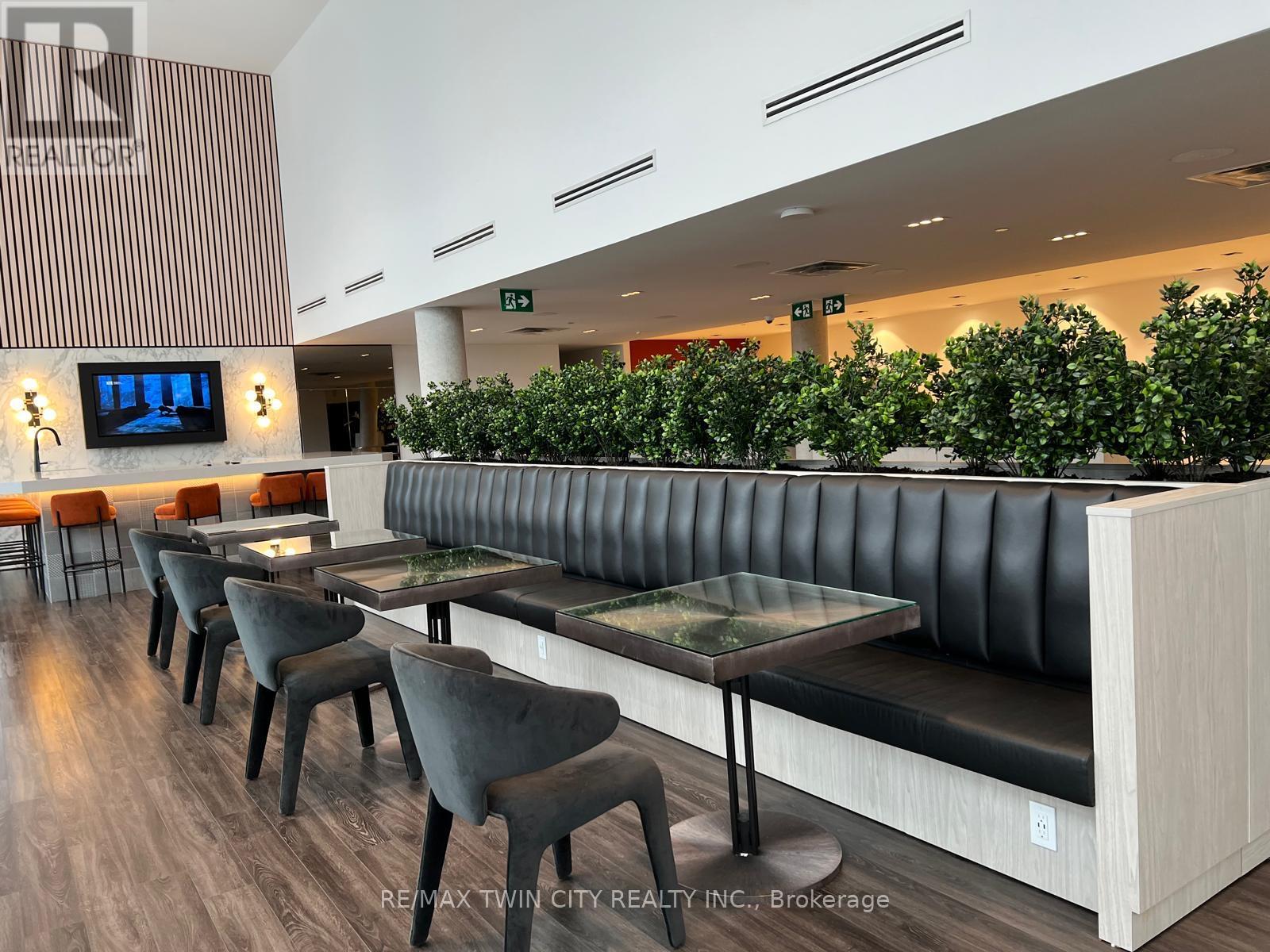 405 - 5 Wellington Street S, Kitchener, Ontario  N2G 0E3 - Photo 2 - X12629626