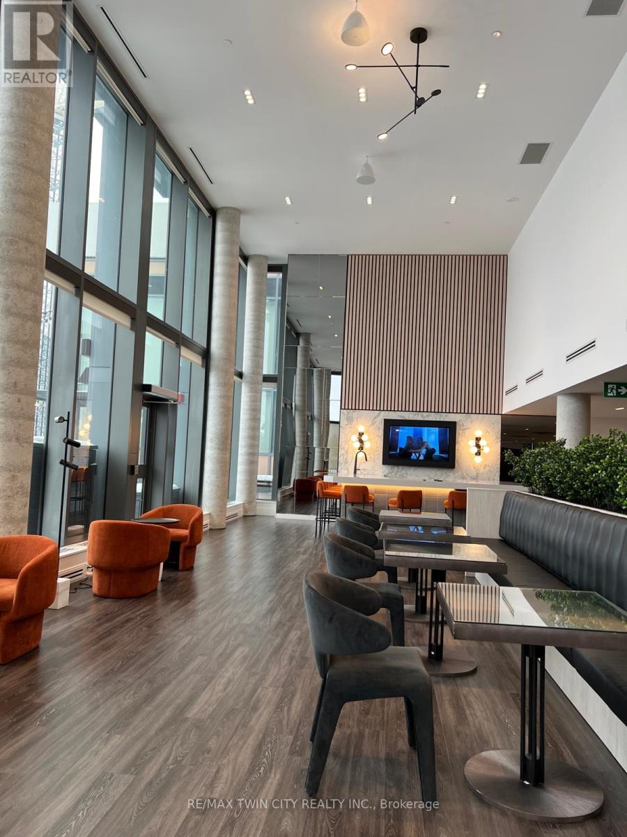 405 - 5 Wellington Street S, Kitchener, Ontario  N2G 0E3 - Photo 3 - X12629626