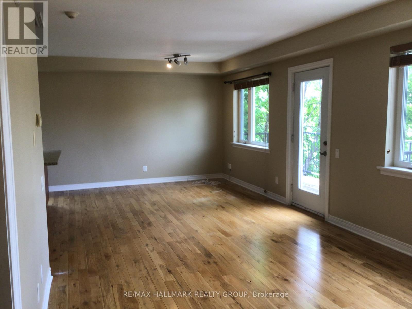 324 Currell Avenue, Ottawa, Ontario  K1Z 7J6 - Photo 10 - X12256609