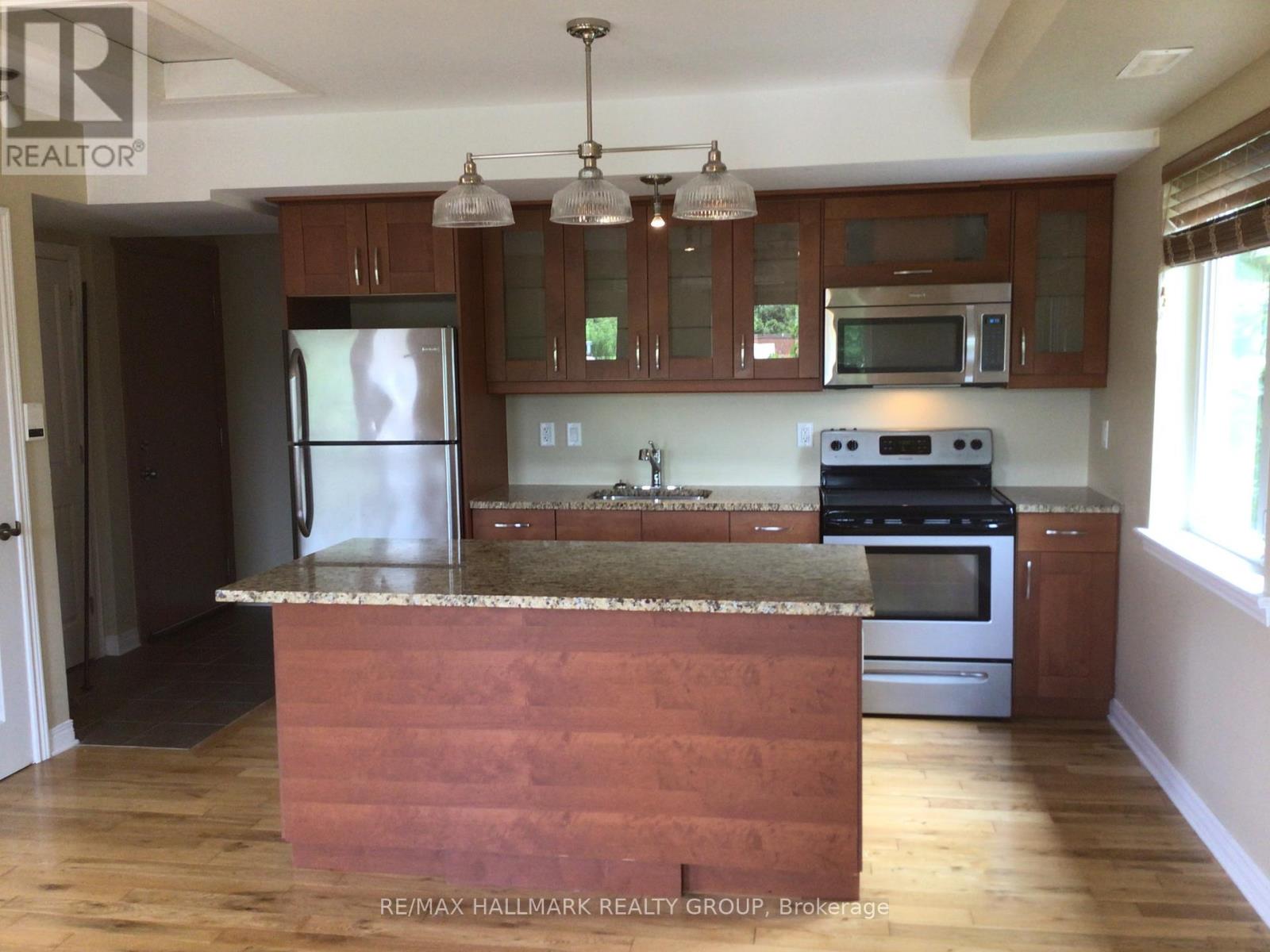 324 Currell Avenue, Ottawa, Ontario  K1Z 7J6 - Photo 8 - X12256609