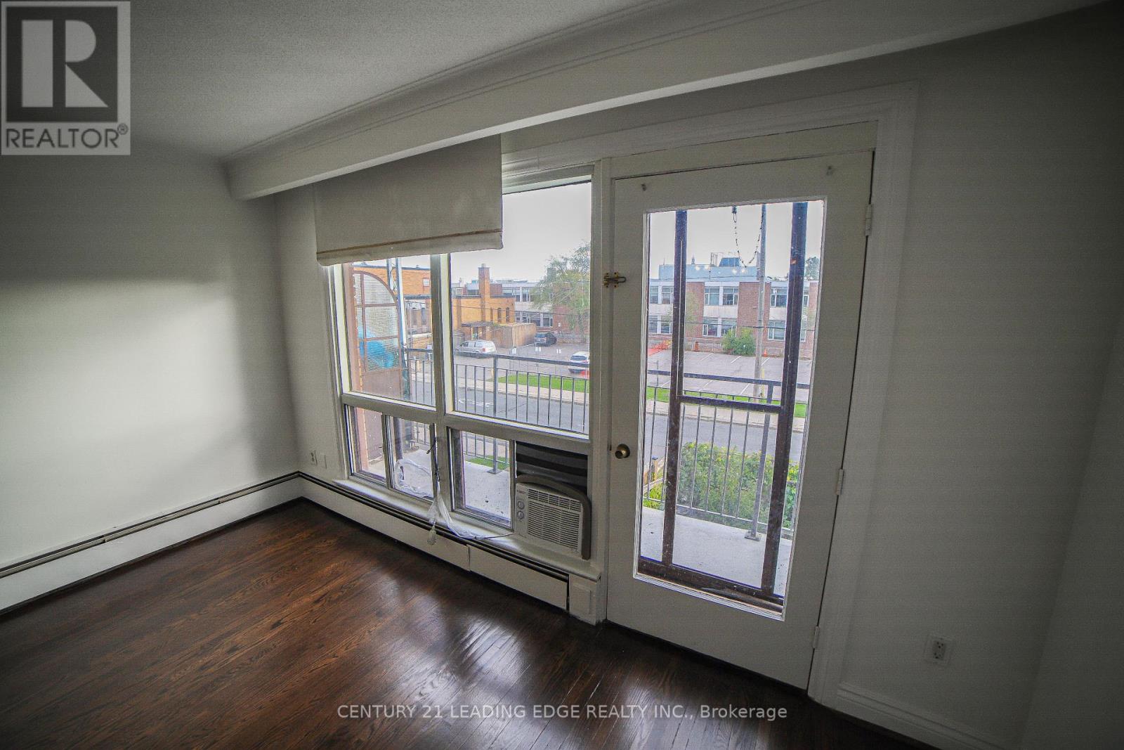 2nd Fl - 152 Overbrook Place, Toronto, Ontario  M3H 4P9 - Photo 6 - C12566336