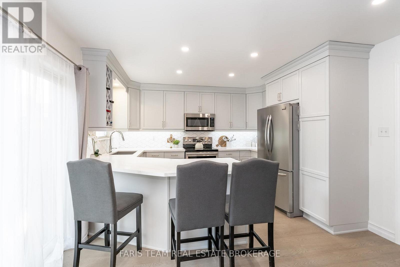 3 Saxon Road, Barrie, Ontario  L4M 7G6 - Photo 8 - S12600786