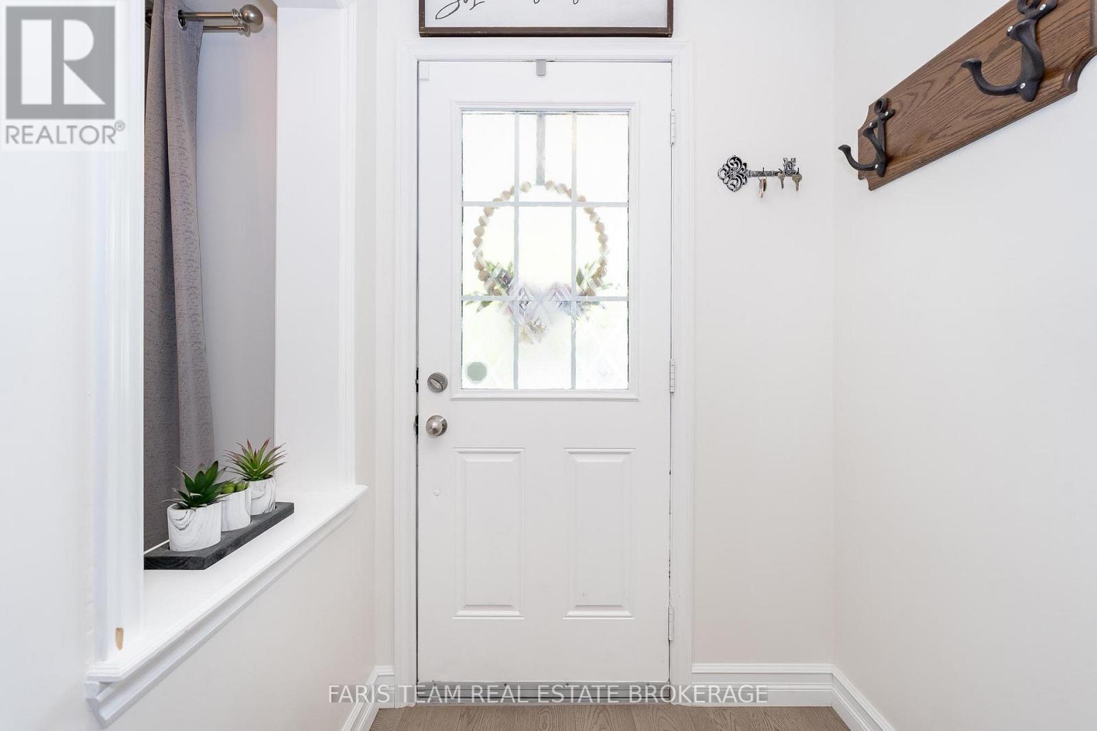 3 Saxon Road, Barrie, Ontario  L4M 7G6 - Photo 6 - S12600786