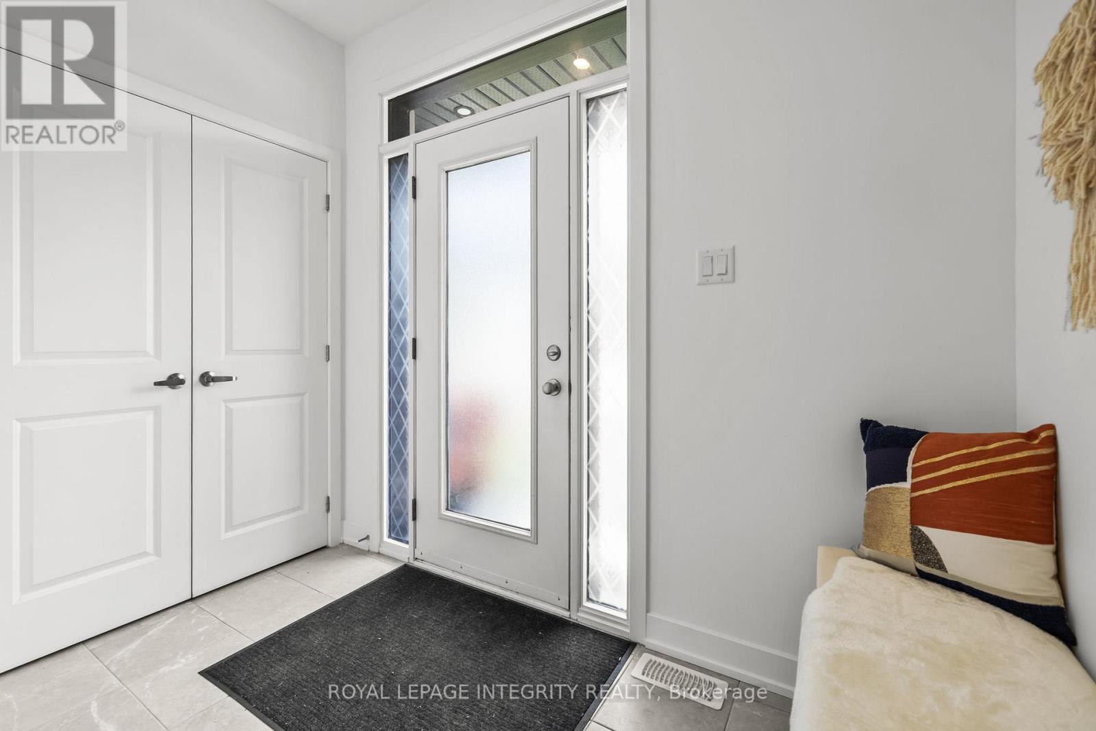 50 Angel Heights, Ottawa, Ontario  K2S 2N4 - Photo 3 - X12557830