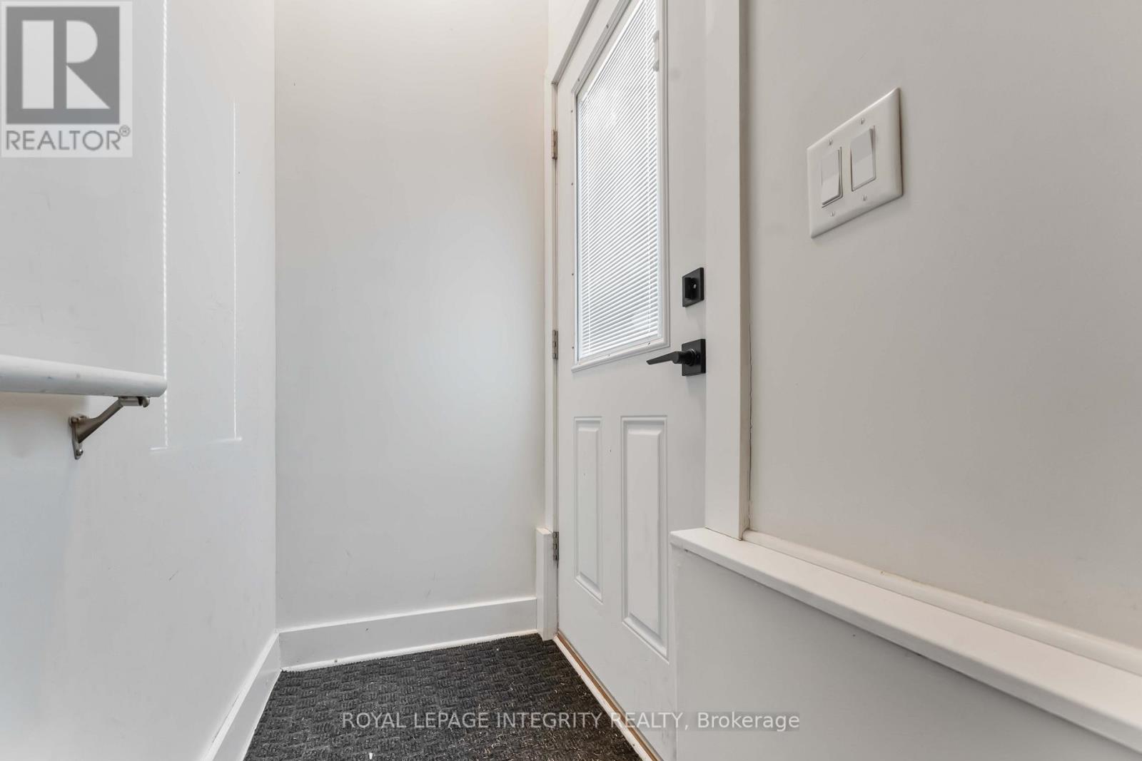 B - 35 Sherry Lane, Ottawa, Ontario K2G 3L4 - Photo 3 - X12597850