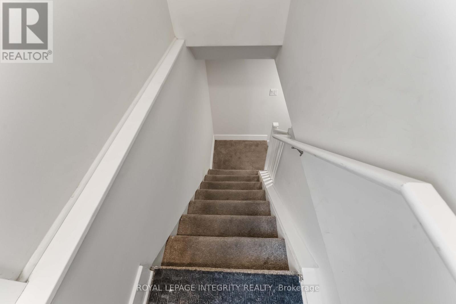 B - 35 Sherry Lane, Ottawa, Ontario K2G 3L4 - Photo 4 - X12597850