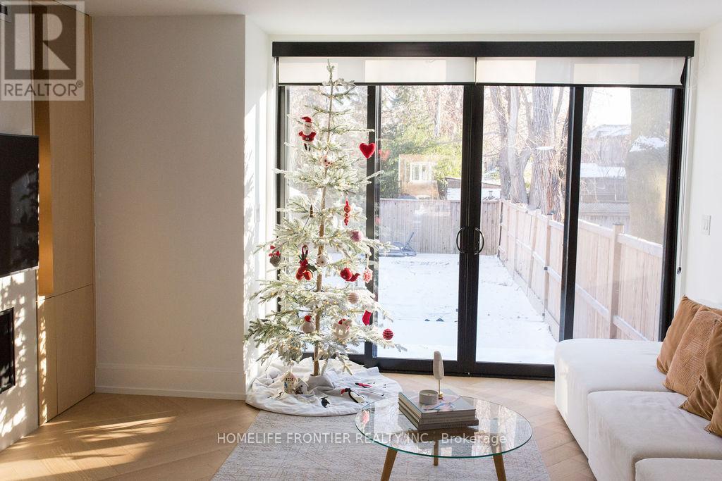 127 Glenvale Boulevard, Toronto, Ontario  M4G 2W1 - Photo 18 - C12629674