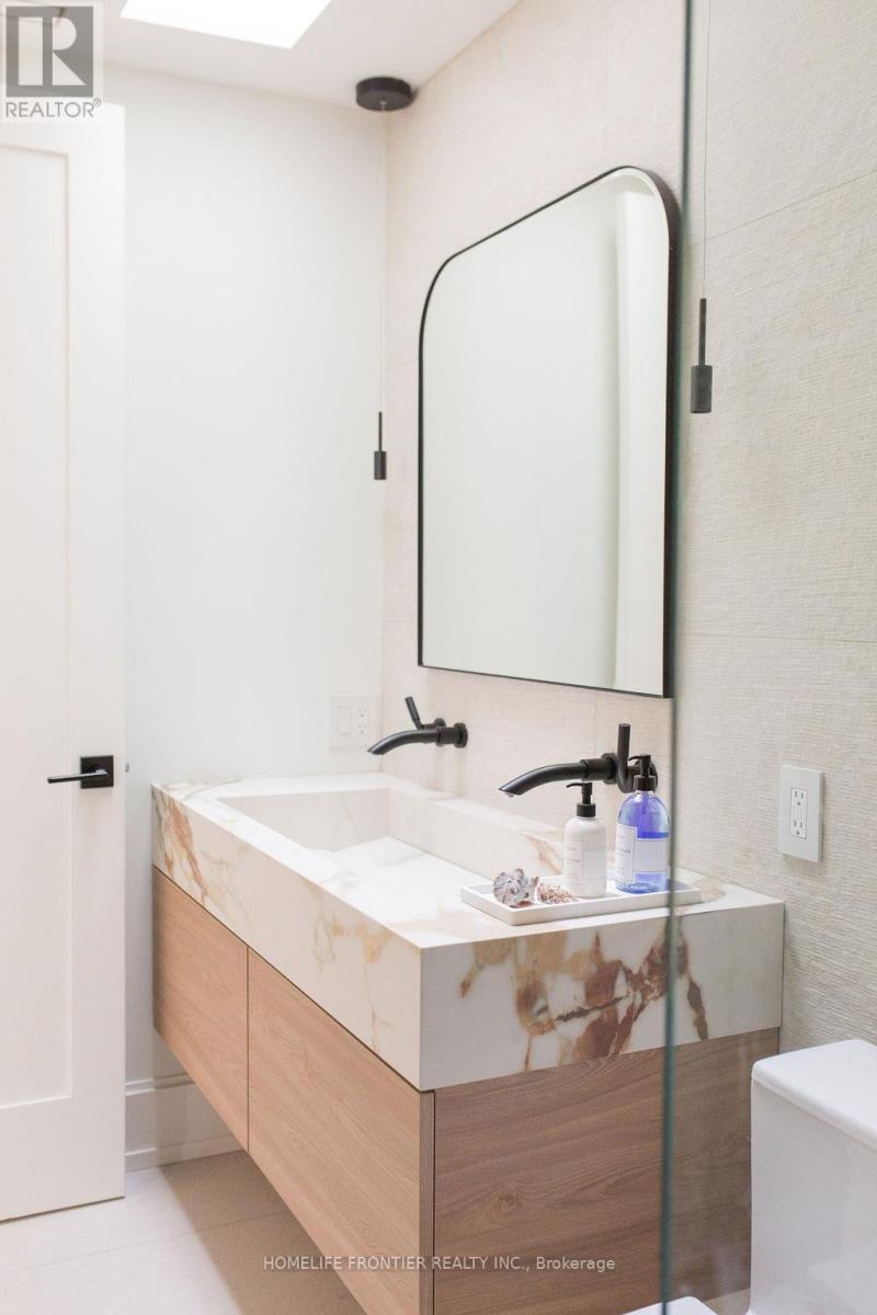 127 Glenvale Boulevard, Toronto, Ontario  M4G 2W1 - Photo 25 - C12629674