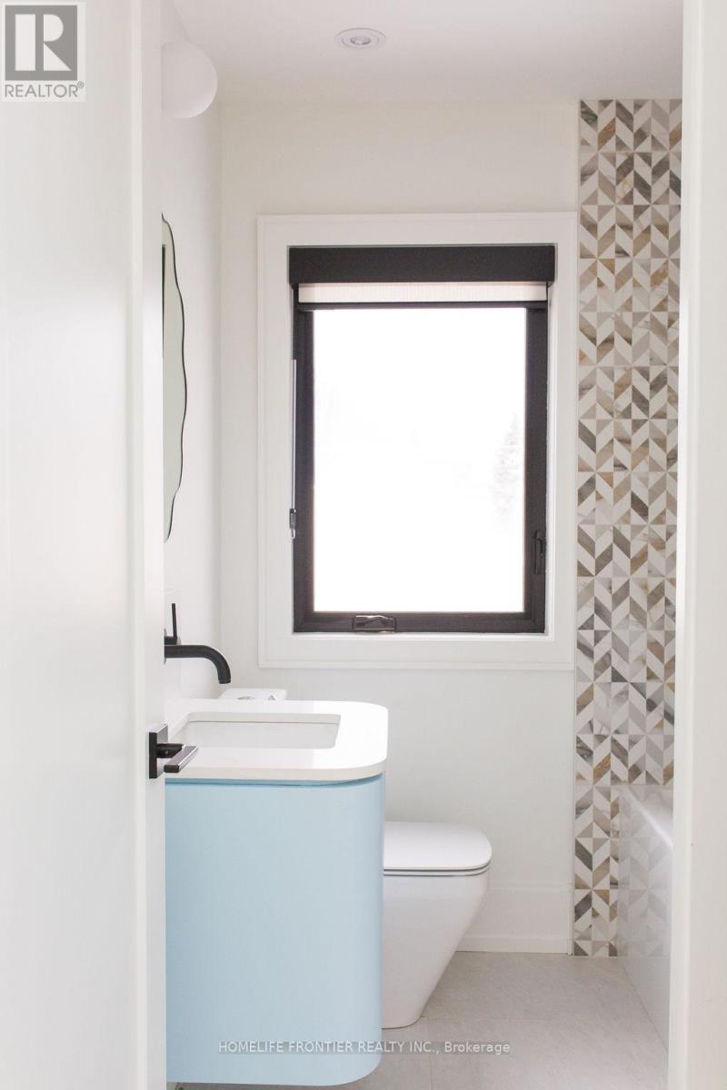 127 Glenvale Boulevard, Toronto, Ontario  M4G 2W1 - Photo 26 - C12629674