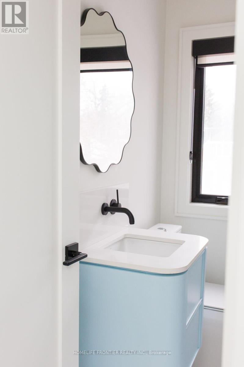 127 Glenvale Boulevard, Toronto, Ontario  M4G 2W1 - Photo 27 - C12629674