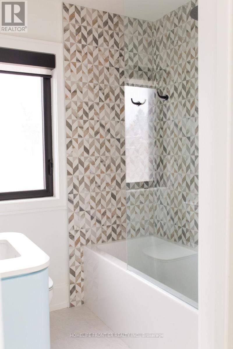 127 Glenvale Boulevard, Toronto, Ontario  M4G 2W1 - Photo 28 - C12629674