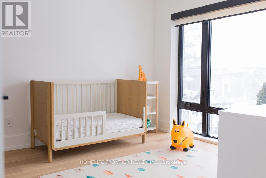 127 Glenvale Boulevard, Toronto, Ontario  M4G 2W1 - Photo 29 - C12629674