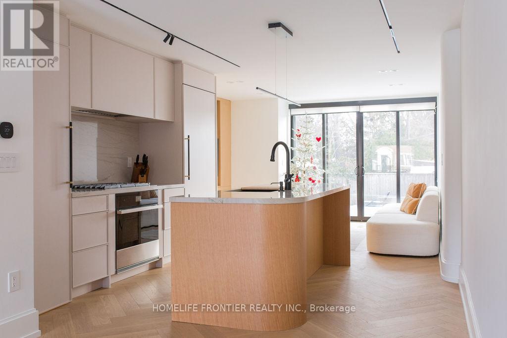 127 Glenvale Boulevard, Toronto, Ontario  M4G 2W1 - Photo 3 - C12629674