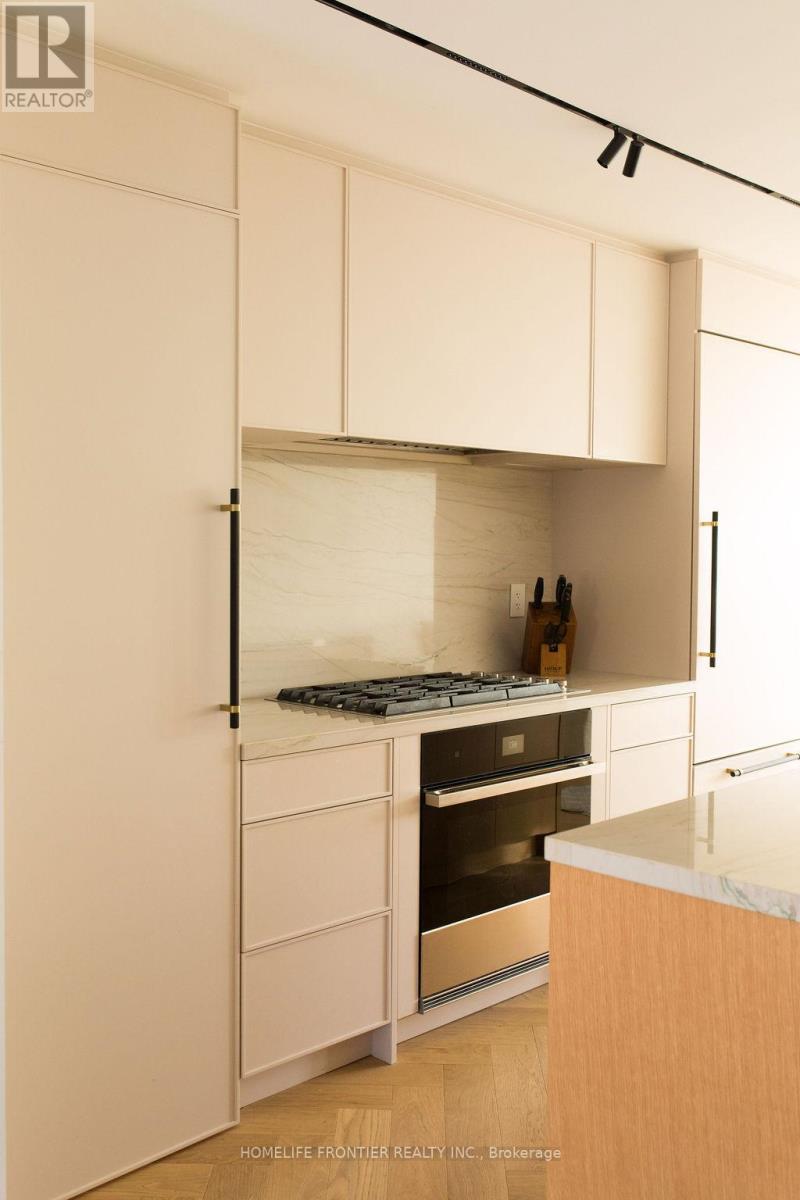 127 Glenvale Boulevard, Toronto, Ontario  M4G 2W1 - Photo 4 - C12629674