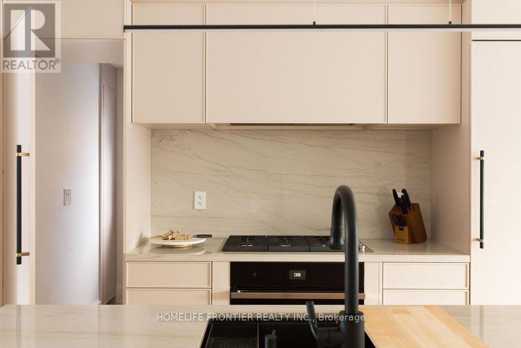 127 Glenvale Boulevard, Toronto, Ontario  M4G 2W1 - Photo 6 - C12629674