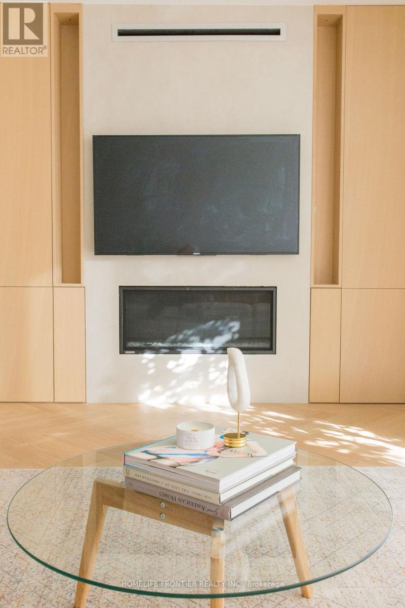 127 Glenvale Boulevard, Toronto, Ontario  M4G 2W1 - Photo 9 - C12629674