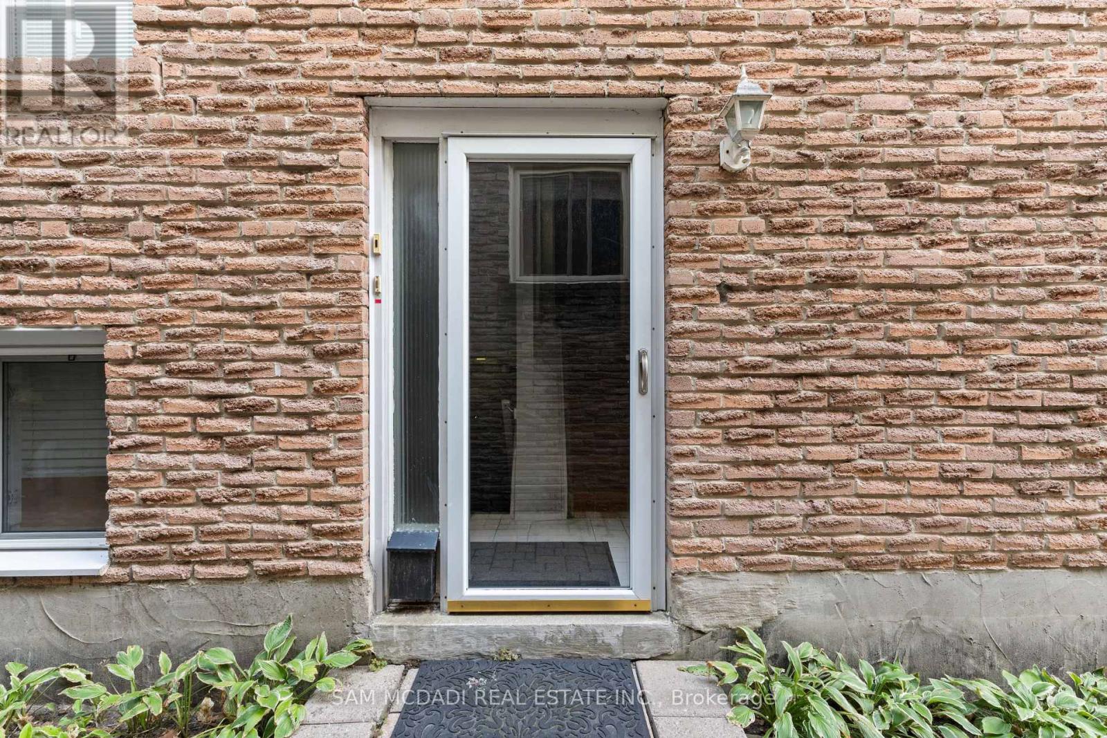 Lower - 26 Pine Avenue, Toronto (The Beaches), Ontario  M4E 1L8 - Photo 2 - E12629640