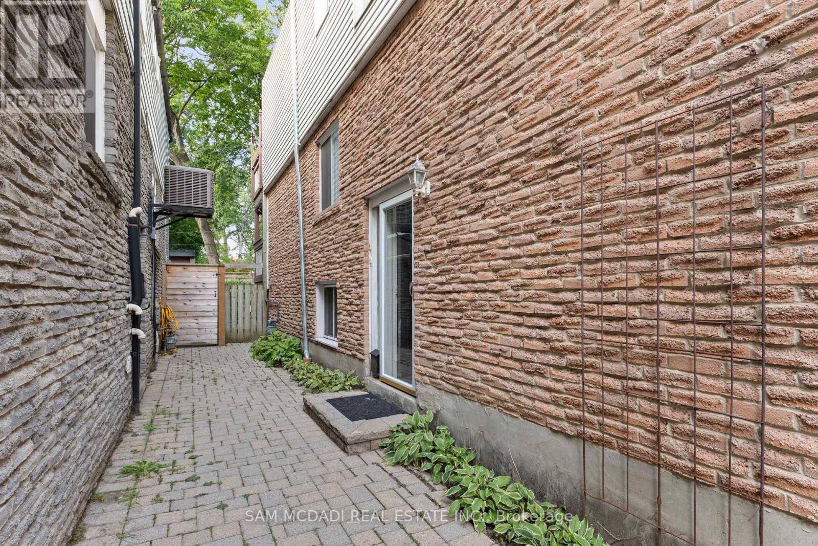 Lower - 26 Pine Avenue, Toronto (The Beaches), Ontario  M4E 1L8 - Photo 23 - E12629640