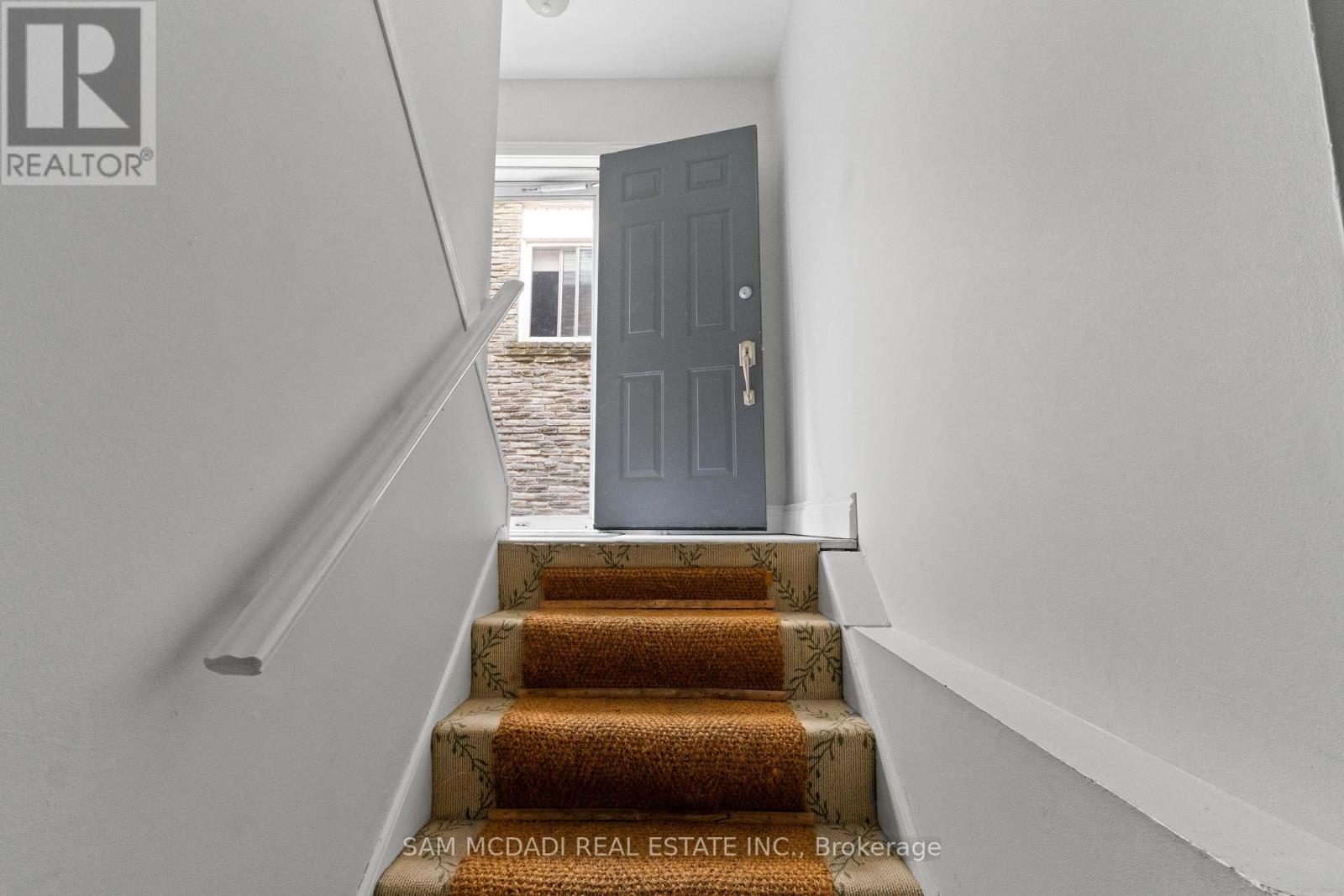 Lower - 26 Pine Avenue, Toronto (The Beaches), Ontario  M4E 1L8 - Photo 4 - E12629640