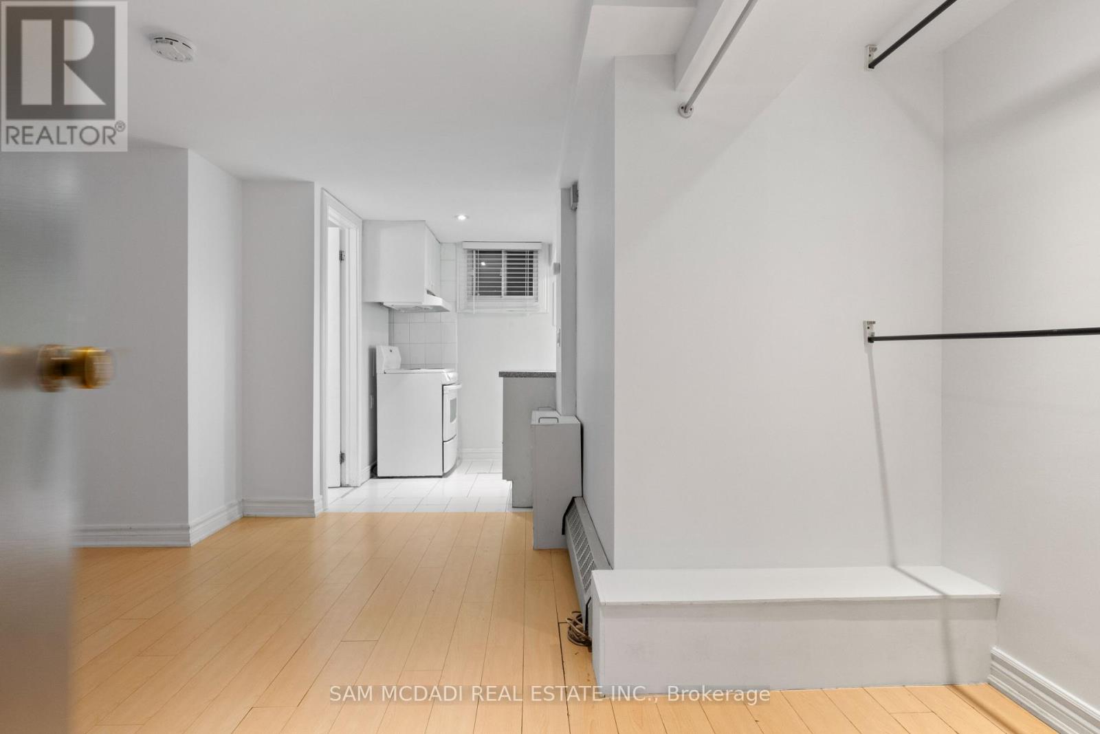 Lower - 26 Pine Avenue, Toronto (The Beaches), Ontario  M4E 1L8 - Photo 8 - E12629640