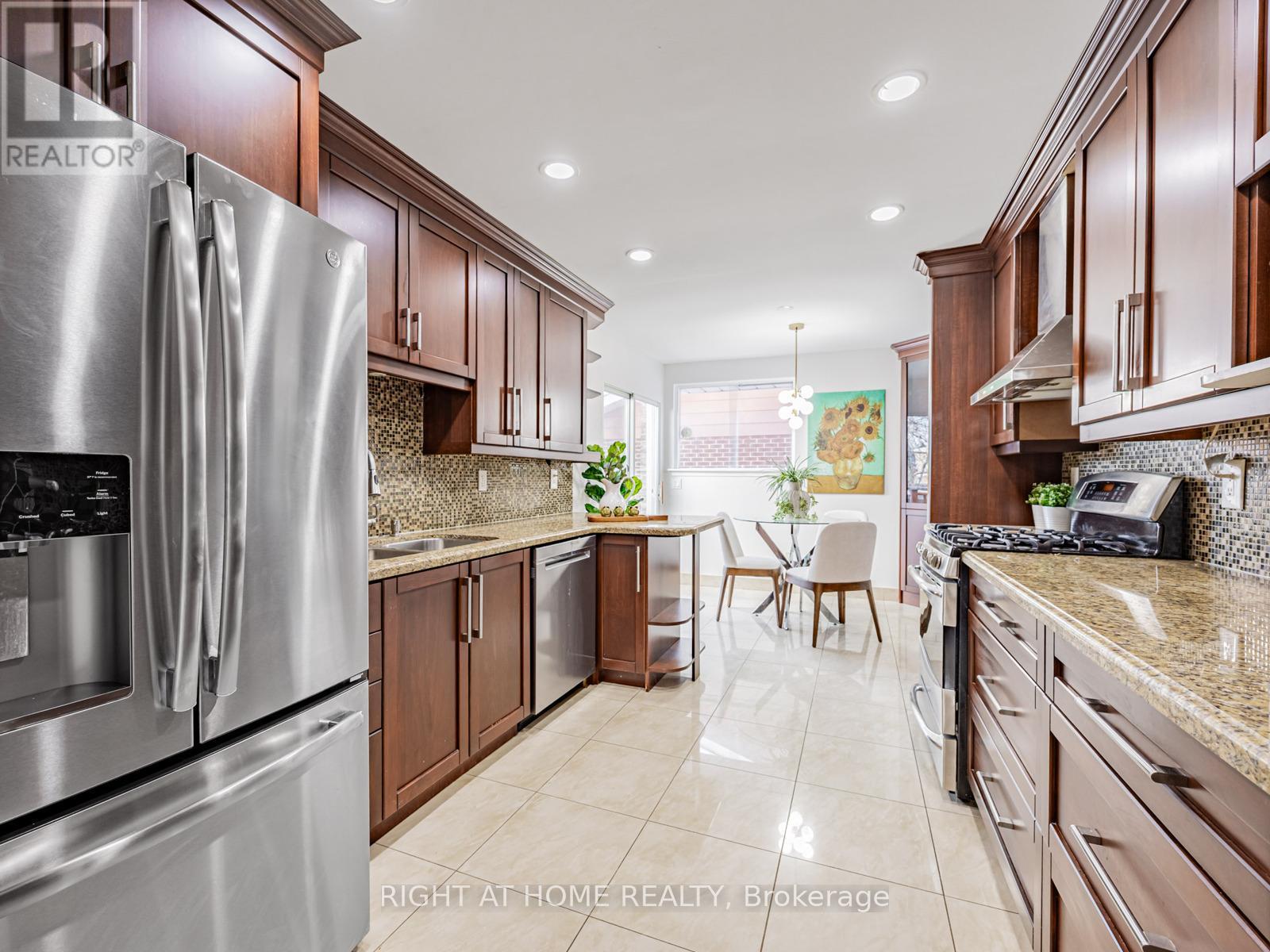 5 Foord Road, Ajax, Ontario L1S 1K6 - Photo 9 - E12629660