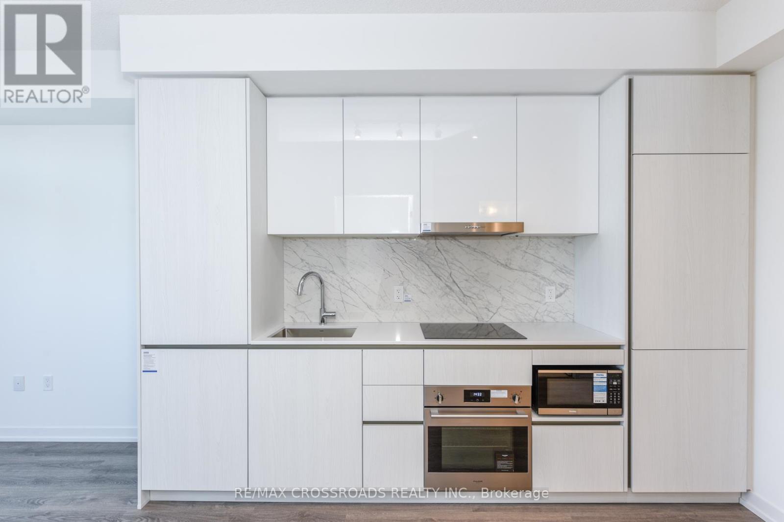 3908 - 8 Interchange Way, Vaughan (Vaughan Corporate Centre), Ontario  L4K 5Z7 - Photo 14 - N12629690